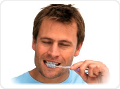 escovação durante o clareamento dental